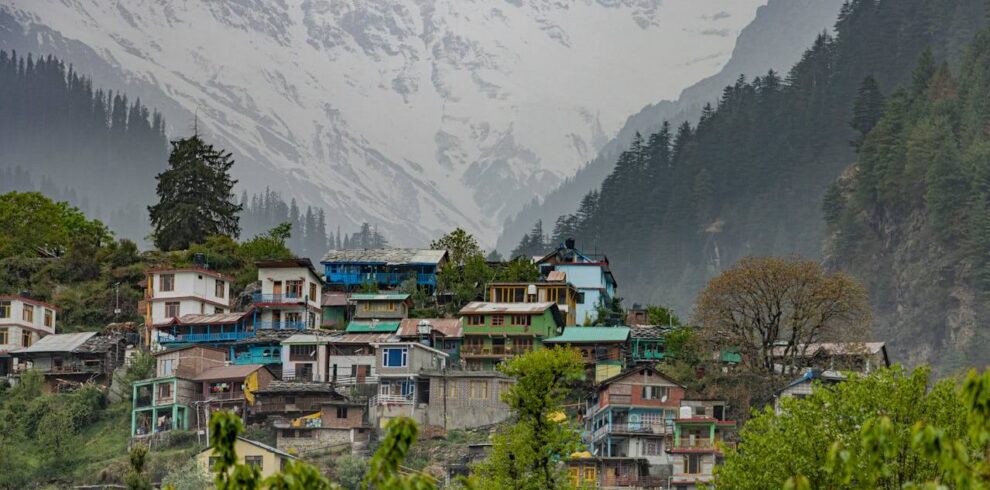 Snowy peaks and greenery around Manali